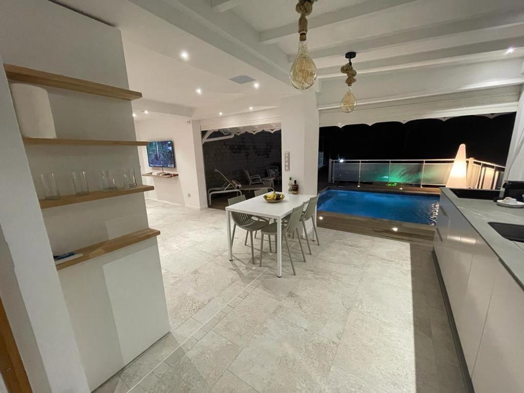 Les Appart Villa Sunbay Caraibes Avec Piscine Privative Vue Mer Et Montagne Le François Eksteriør billede